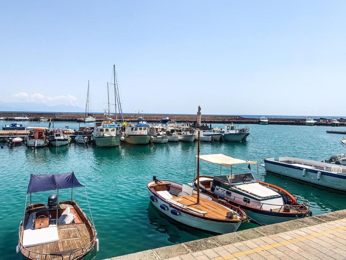 Le 13 Fontane Apartment Salerno Bagian luar foto