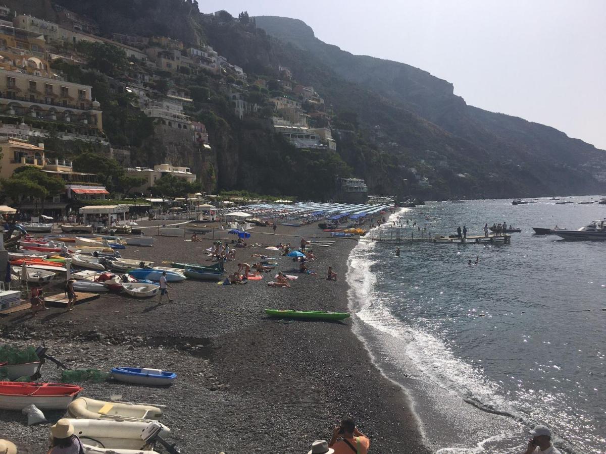 Le 13 Fontane Apartment Salerno Bagian luar foto